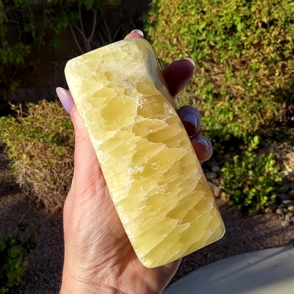 Beautiful Large Free Standing Lemon Calcite Free Form - Picture 3 of 17